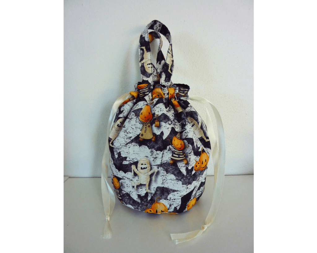 Borsa a secchiello con coulisse in cotone porta dolciumi con fantasia a tema per festeggiare Halloween