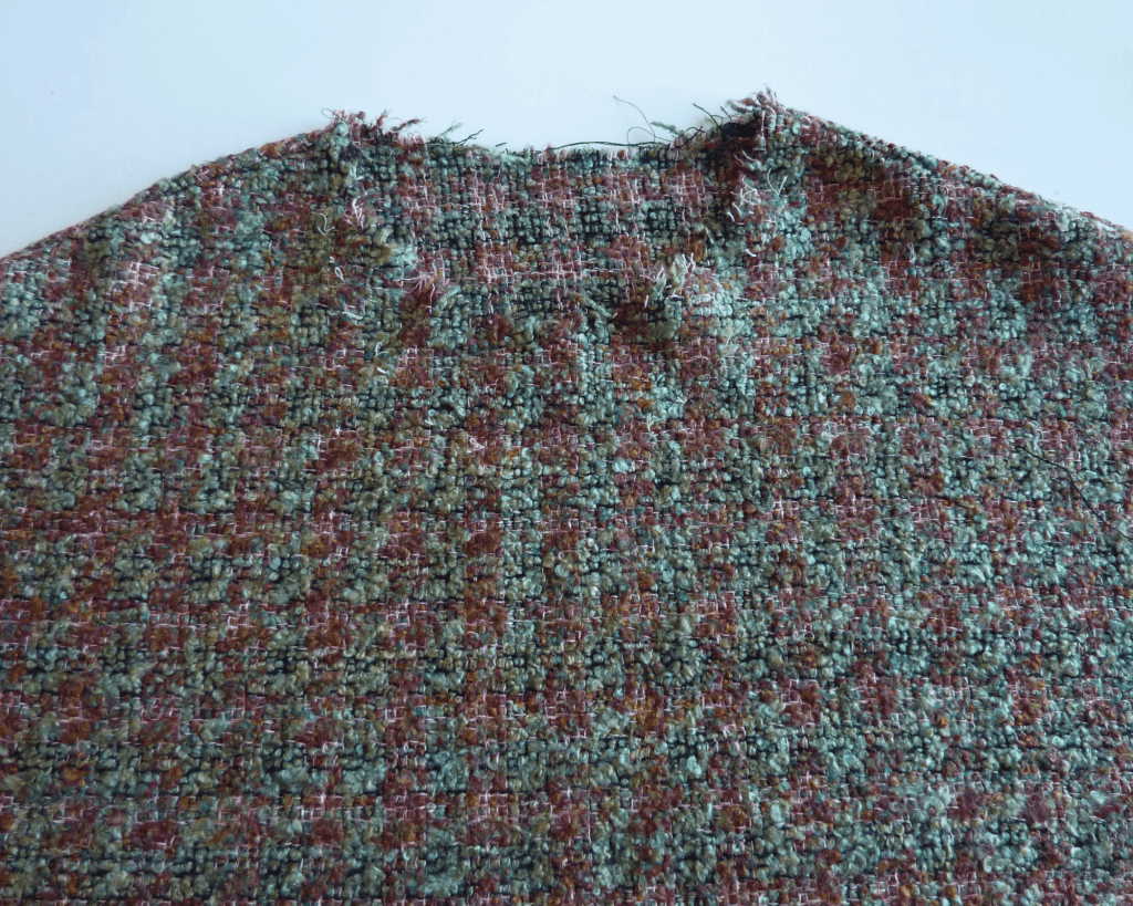 tendenza a disfarsi del tessuto per mantella