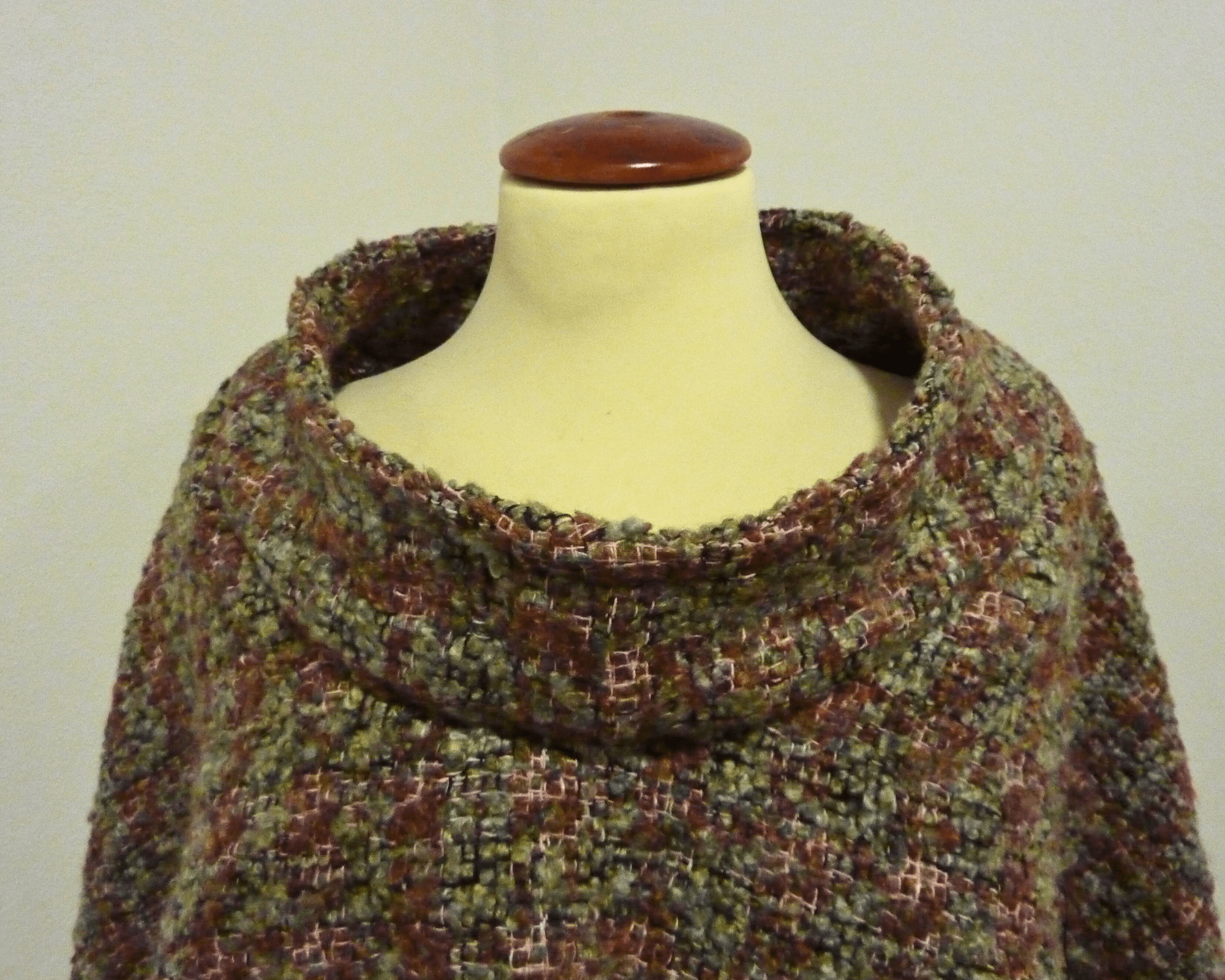 mantella in bouclè morbida e calda