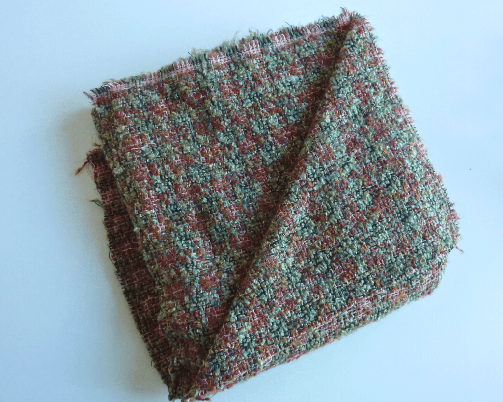 tessuto tipo bouclè pesante e molto caldo e morbido al tatto